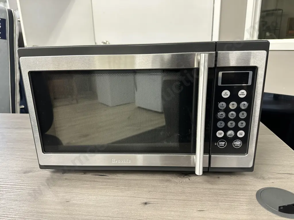 Breville Microwave Oven - Model BM0300 Image 1++