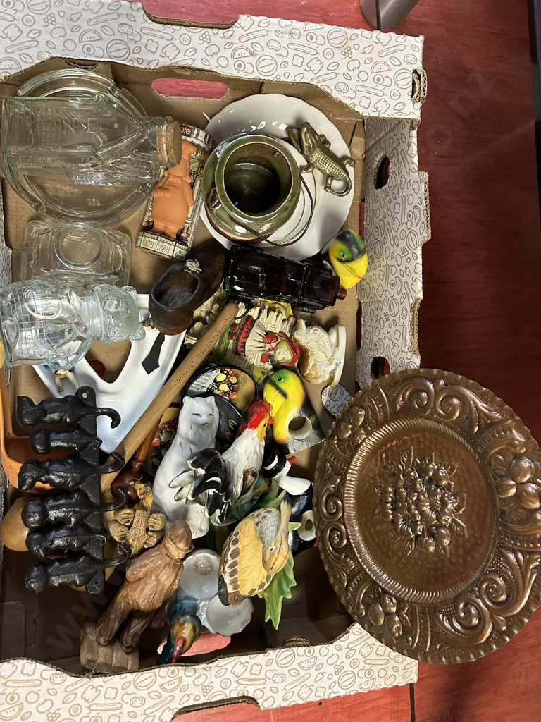 Box Lot China & Vintage Items Image 1++