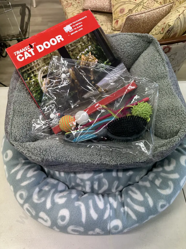 Selection of Cat Items - Cat Door, Beds Etc Image 1++
