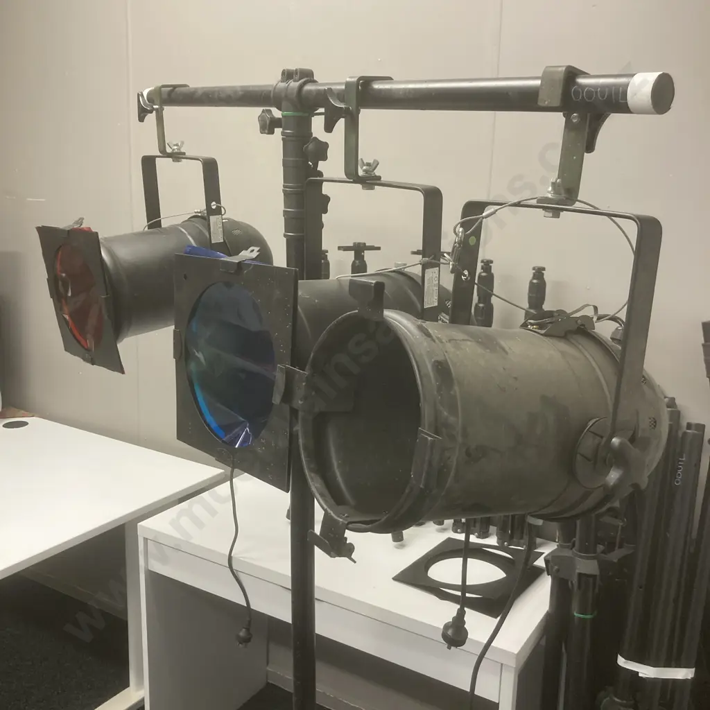 Lot of Stage / Entertainment Lights,3 x PAR-64L Lights, 3 x Can lights, Assorted Sized Adjustable Stage Light Stands Image 1++