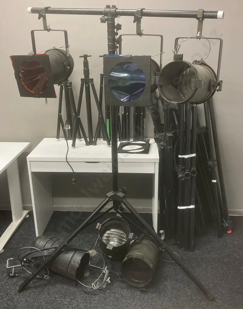 Lot of Stage / Entertainment Lights,3 x PAR-64L Lights, 3 x Can lights, Assorted Sized Adjustable Stage Light Stands Image 1++