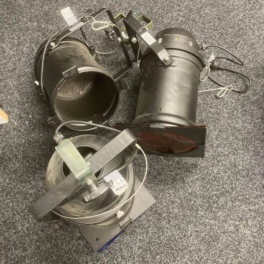 Lot of Stage / Entertainment Lights,3 x PAR-64L Lights, 3 x Can lights, Assorted Sized Adjustable Stage Light Stands Image 1++