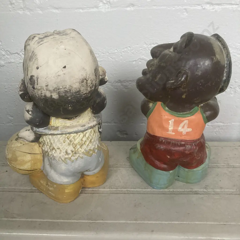Pair of Basketball Player Concrete Garden Figures, 32 x 21cm Image 1++