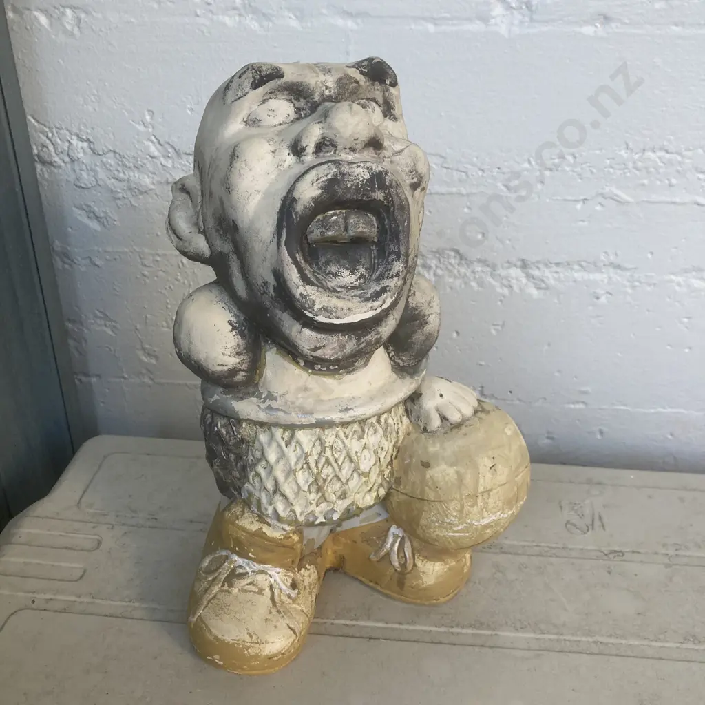 Pair of Basketball Player Concrete Garden Figures, 32 x 21cm Image 1++