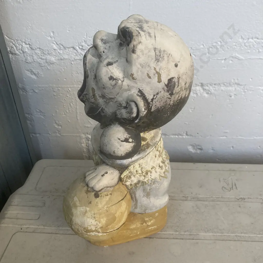Pair of Basketball Player Concrete Garden Figures, 32 x 21cm Image 1++