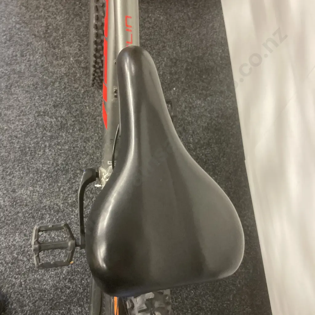 Silver Trek Marlin 4 Mountain Bike Image 1++