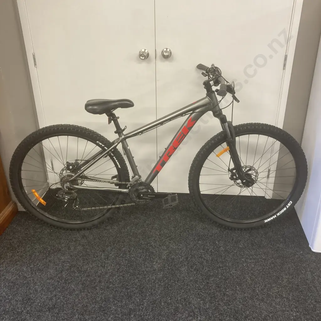 Silver Trek Marlin 4 Mountain Bike Image 1++