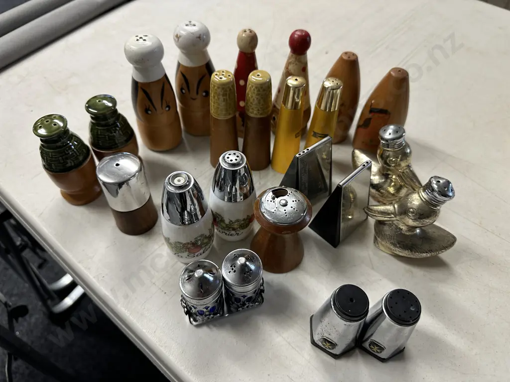 Selection Of Retro Salt & Pepper Shakers Image 1++