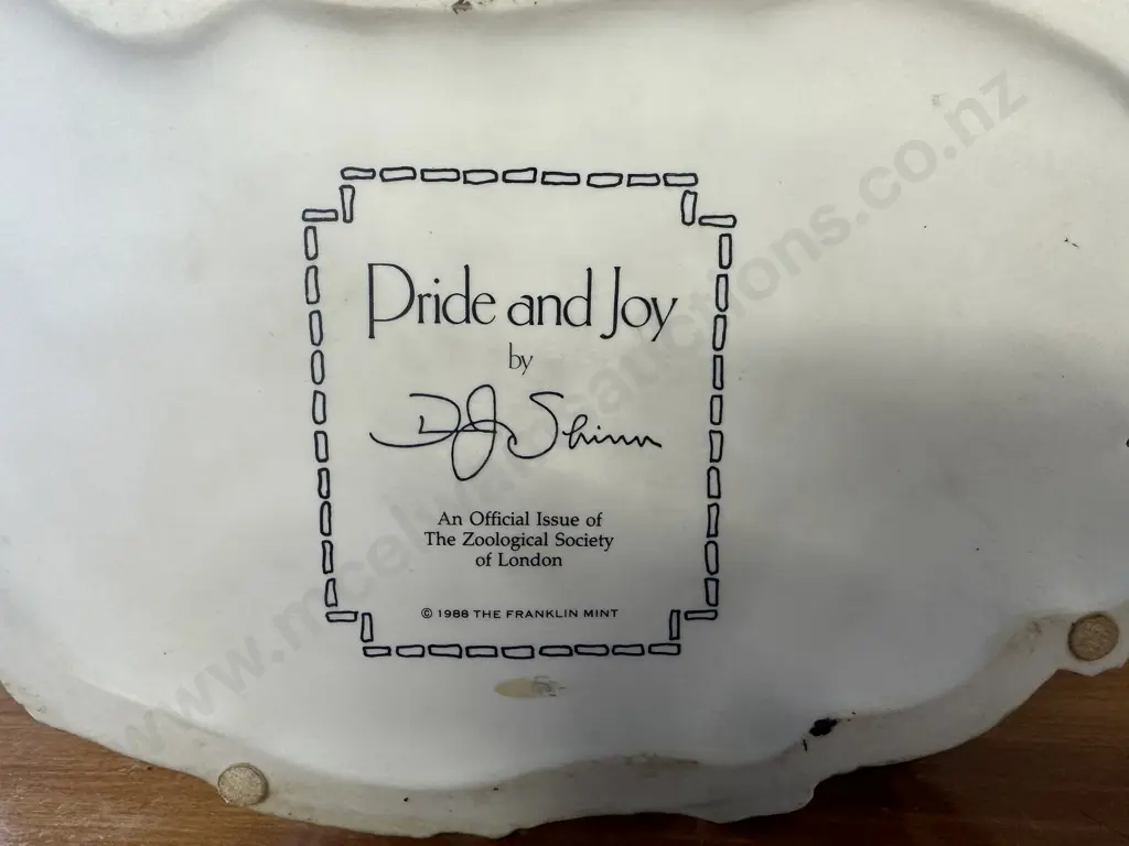 Franklin Mint Pride And Joy Figurine 1988 by DJ Shinn Panda & Baby Image 1++