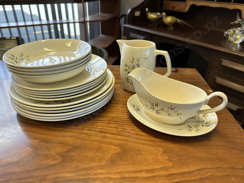 Crown Lynn Dinnerware Green Bamboo Pat # 620 Image 1++