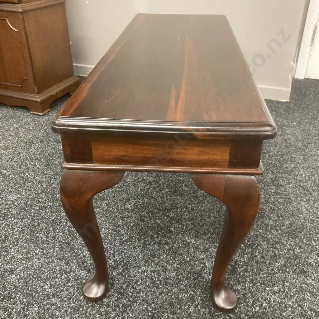 Small Mahogany Queen Anne Style Occasional Table, H39 W81 D30cm Image 1++