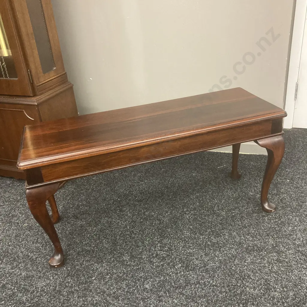 Small Mahogany Queen Anne Style Occasional Table, H39 W81 D30cm Image 1++