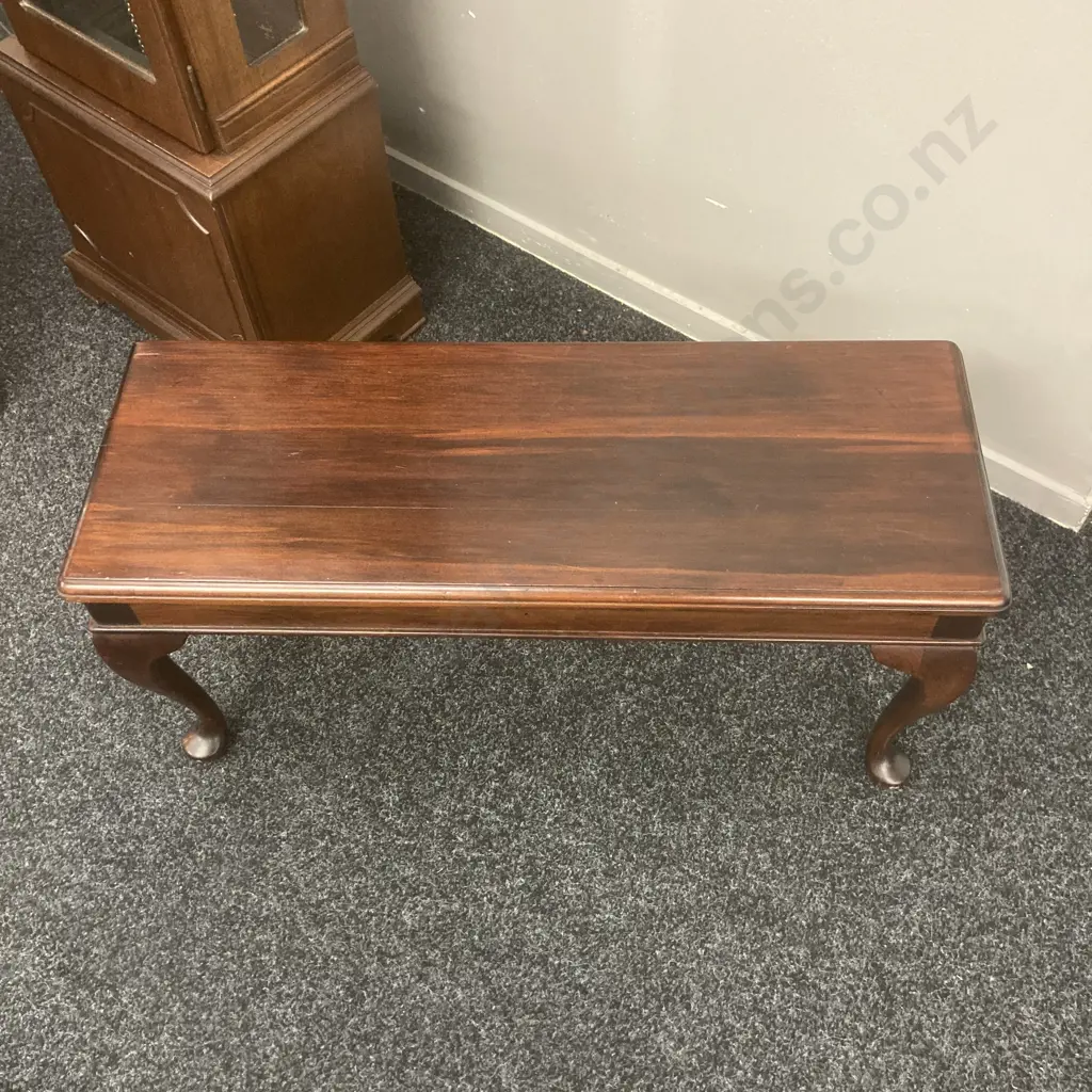 Small Mahogany Queen Anne Style Occasional Table, H39 W81 D30cm Image 1++