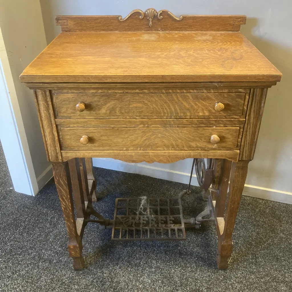 Early 1900s "The Free" Cabinet Model Treadle Sewing Machine - Free Sewing Machine Co. Rockford. Ill. USA, Ser #C284979. Image 1++