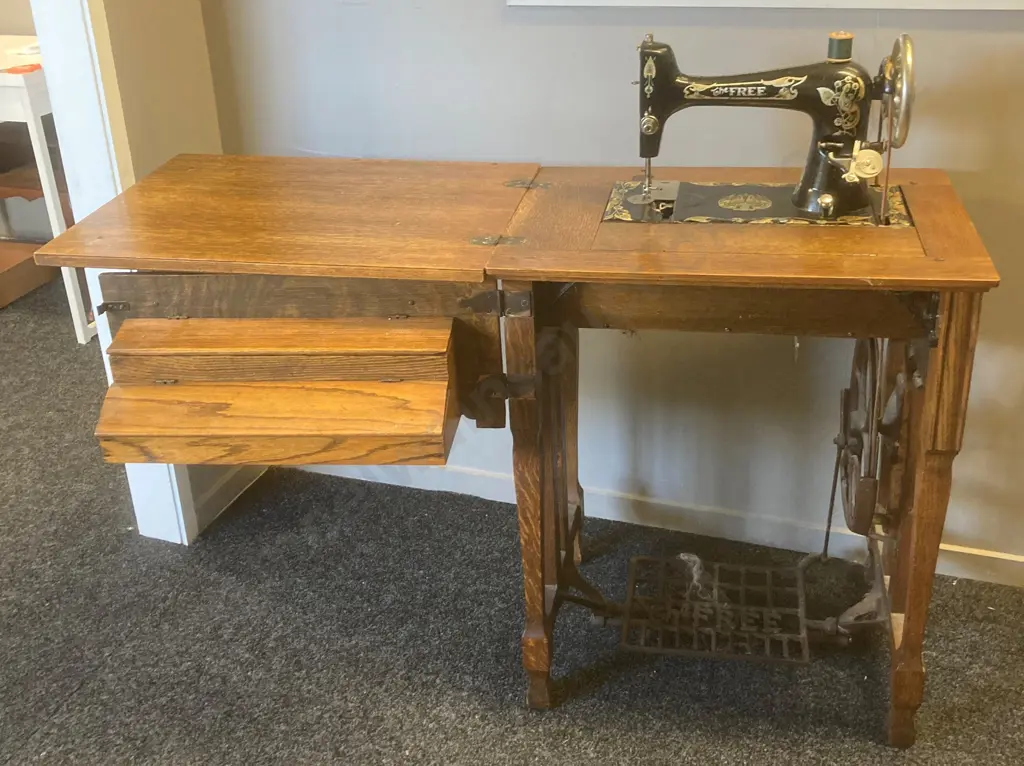 Early 1900s "The Free" Cabinet Model Treadle Sewing Machine - Free Sewing Machine Co. Rockford. Ill. USA, Ser #C284979. Image 1++