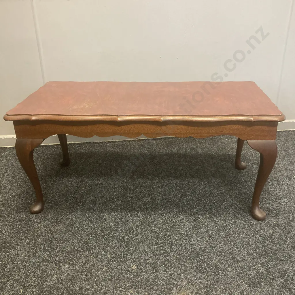 Queen Anne Mahogany Coffee Table With Veneer Top, H39 W88 D43cm Image 1++