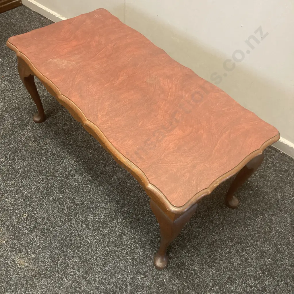 Queen Anne Mahogany Coffee Table With Veneer Top, H39 W88 D43cm Image 1++