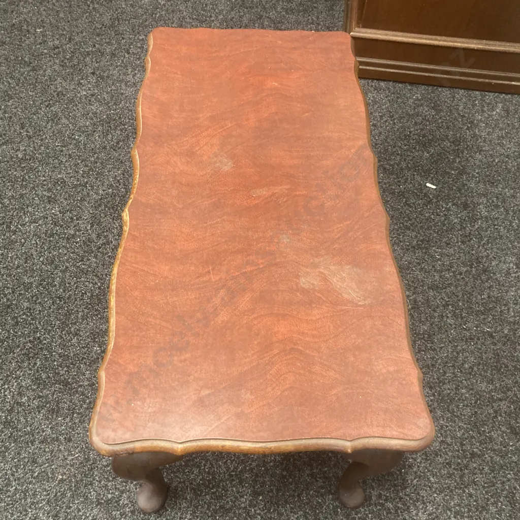 Queen Anne Mahogany Coffee Table With Veneer Top, H39 W88 D43cm Image 1++
