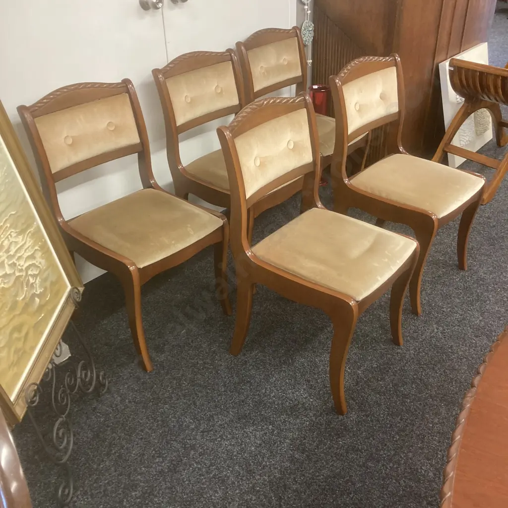 Oval Mahogany Dining Table With 4 Mushroom Colour Draylon Dining Chairs, H75 W134 D91cm Image 1++