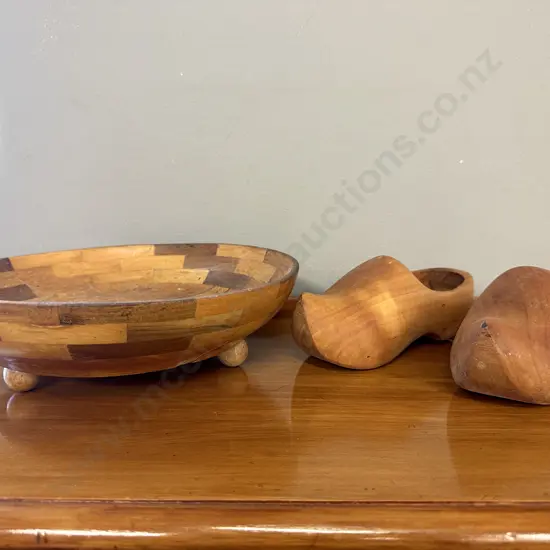 Kaimanawa Checker Ware of NZ Native Woods Tri Footed Dish & Pair of  Wooden Clocks