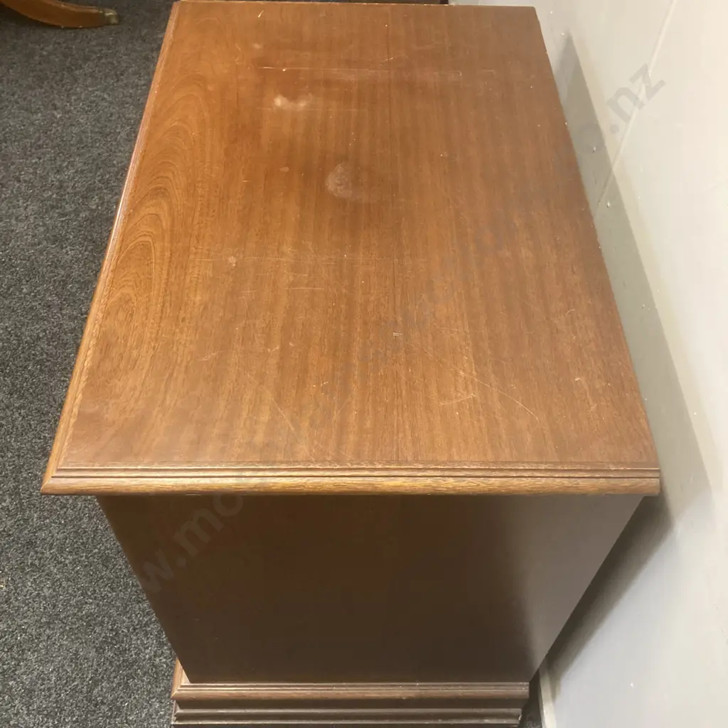 Mahogany Stereo / Shelf Unit, Pull Out Shelf, H81 W84 D55cm (Top Needs Glue) Image 1++