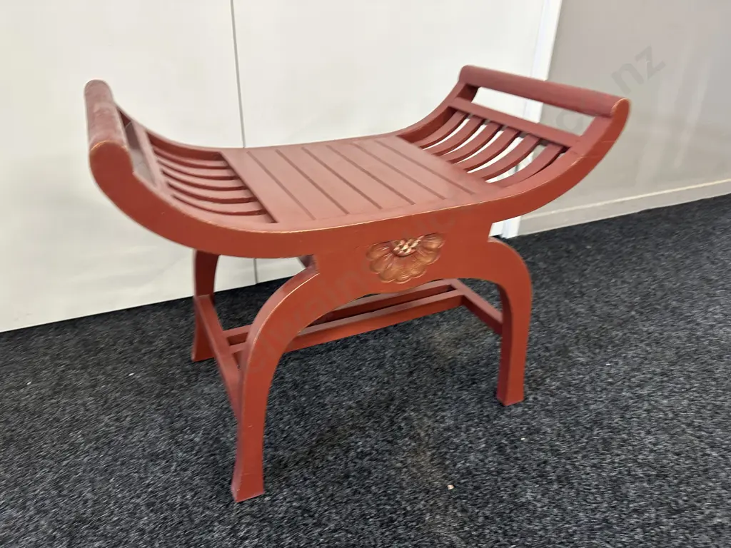Painted YuYu Single Seater Chair With Carved Flower Image 1++