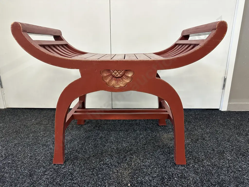 Painted YuYu Single Seater Chair With Carved Flower Image 1++