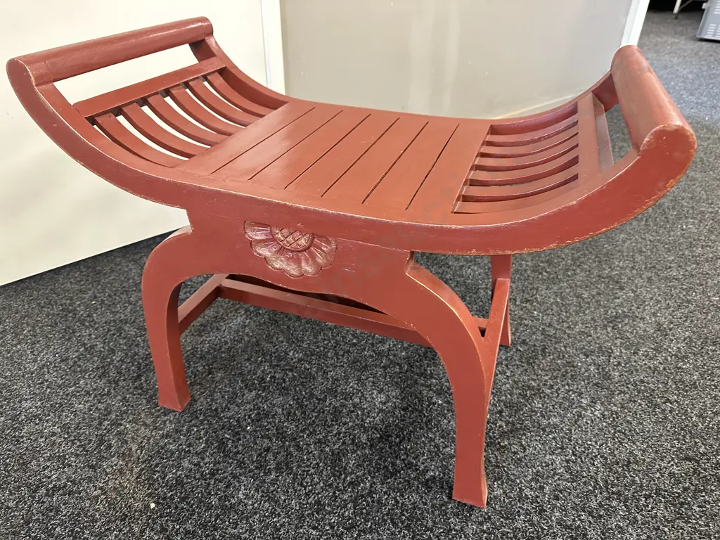 Painted YuYu Single Seater Chair With Carved Flower Image 1++