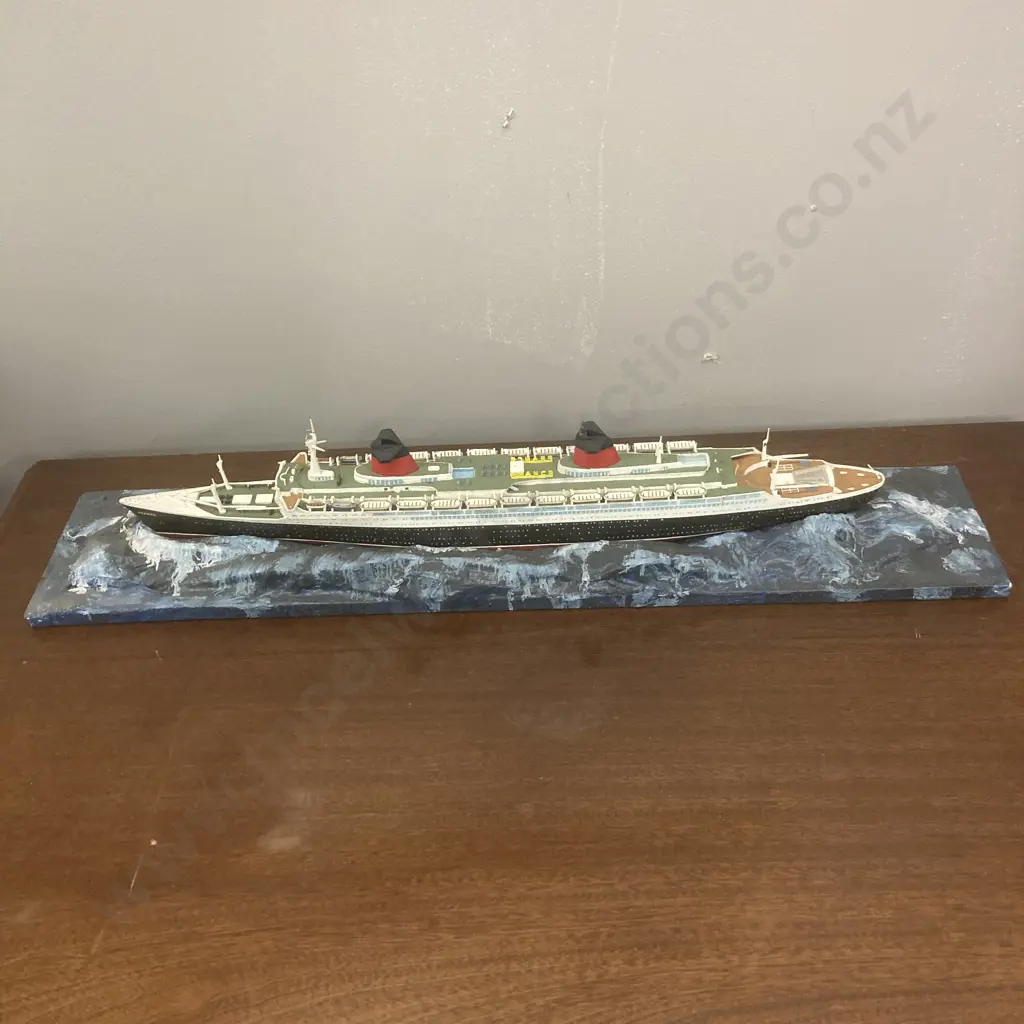 Lot of 2 Model Ships, L50 & 66cm Image 1++