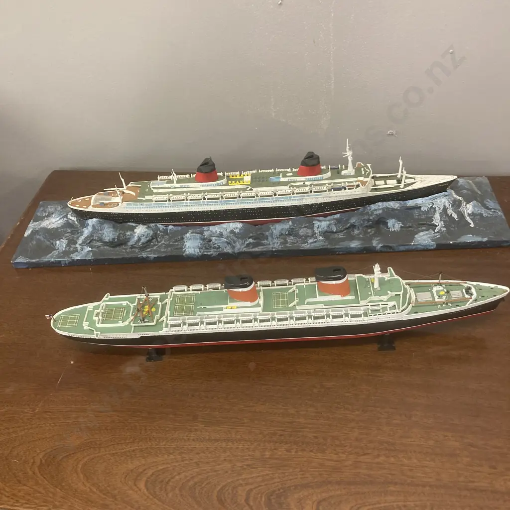 Lot of 2 Model Ships, L50 & 66cm Image 1++
