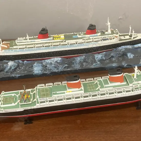 Lot of 2 Model Ships, L50 & 66cm