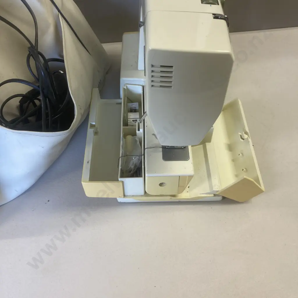 Bernette 440 Sewing Machine Image 1++