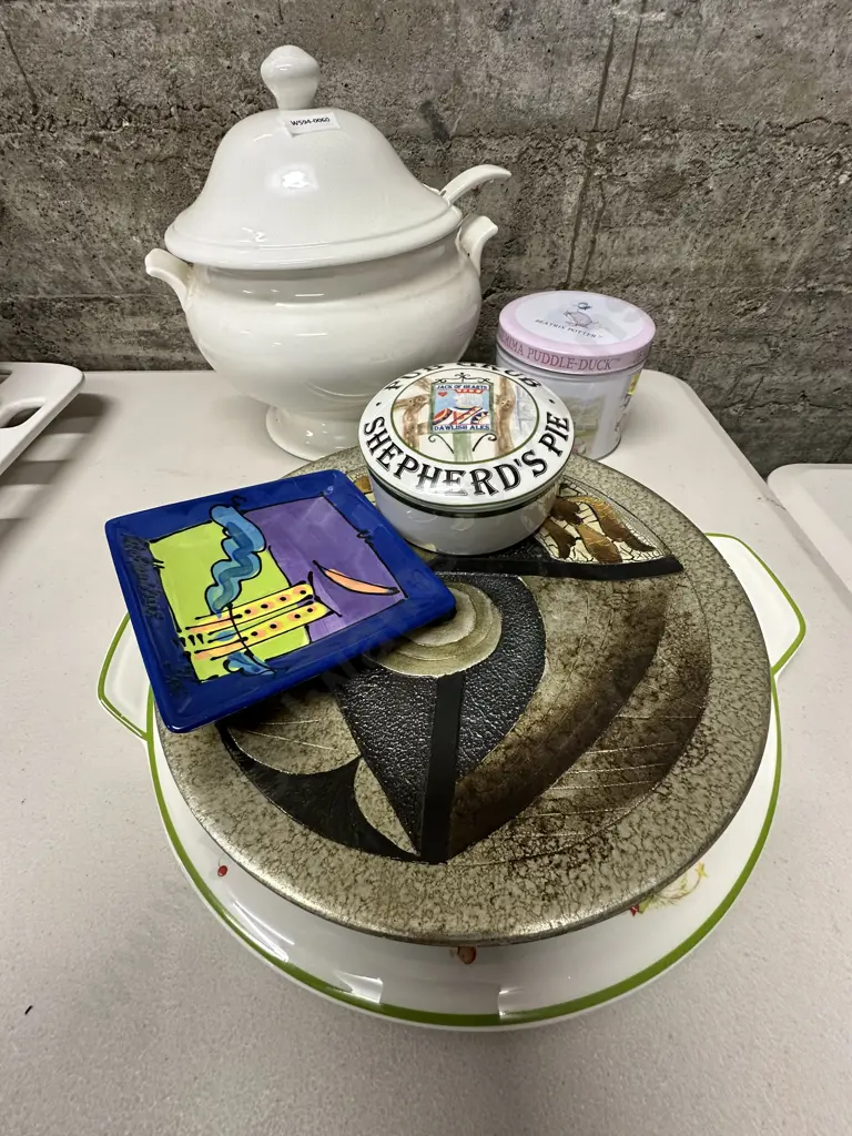 Assorted items: Platters, coasters etc Image 1++