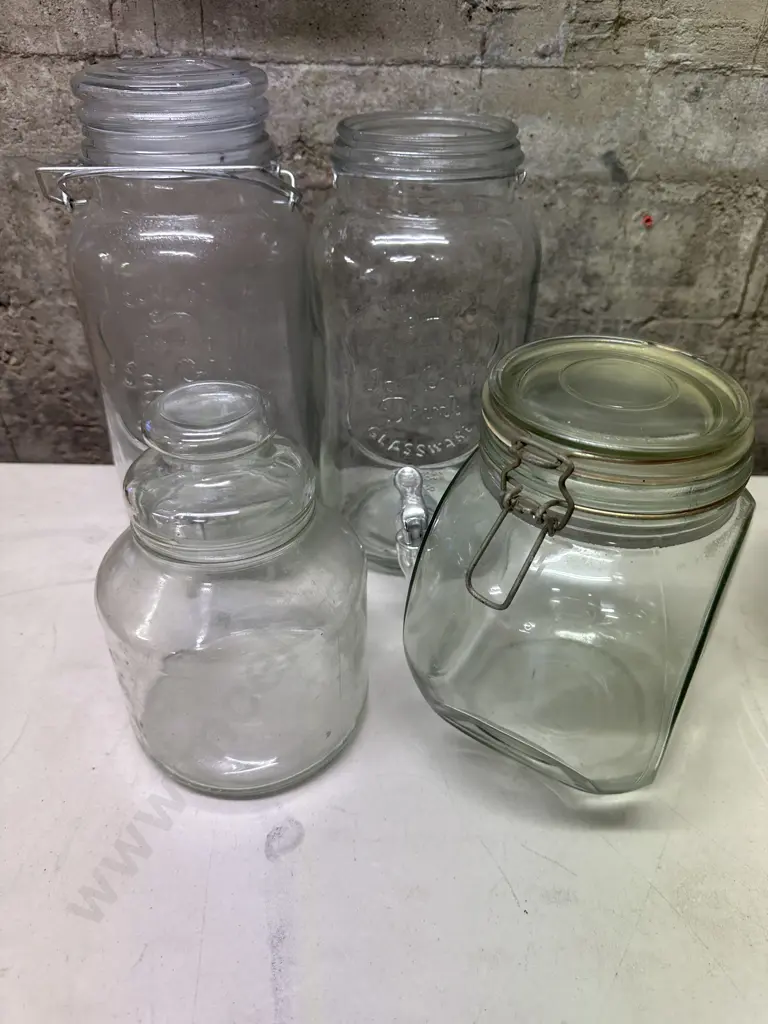 Glassware Including Drinks Dispenser Image 1++