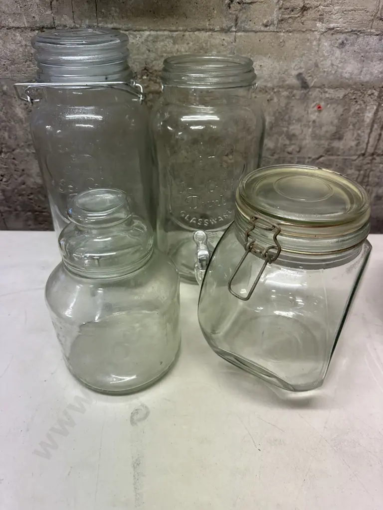 Glassware Including Drinks Dispenser Image 1++
