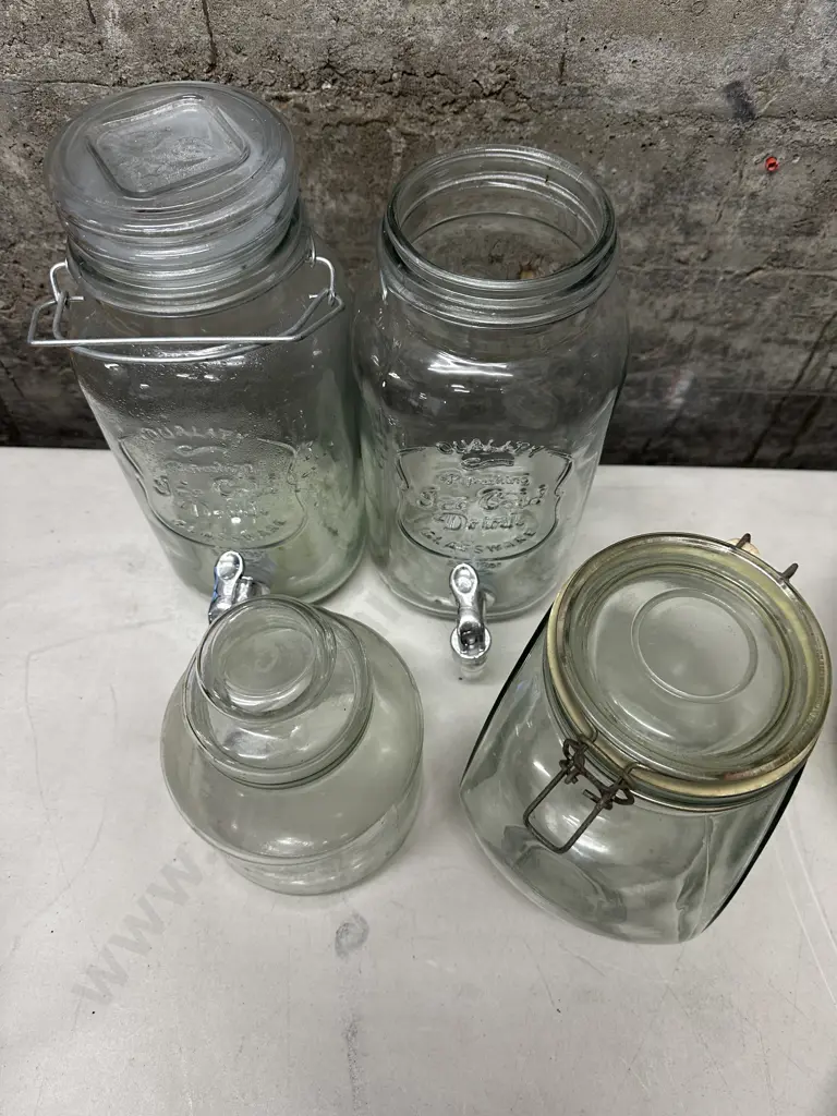 Glassware Including Drinks Dispenser Image 1++