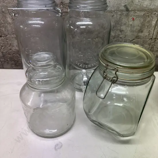 Glassware Including Drinks Dispenser