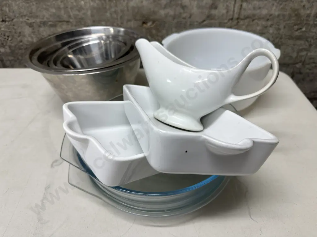 Vintage Mixing Bowls, Casserole Dish Etc Image 1++