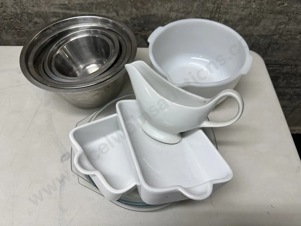 Vintage Mixing Bowls, Casserole Dish Etc Image 1++
