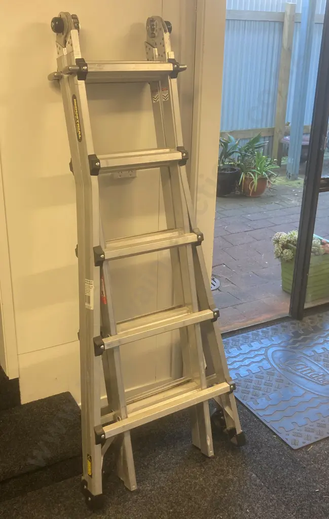 Industrial Multi purpose Ladder 1.7-2.9m, 120Kg Image 1++