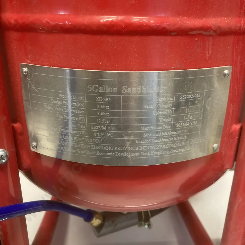 Portable 5 Gallon (20L) Sand Blaster (1 Week Old) Image 1++