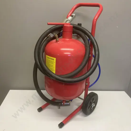 Portable 5 Gallon (20L) Sand Blaster (1 Week Old)