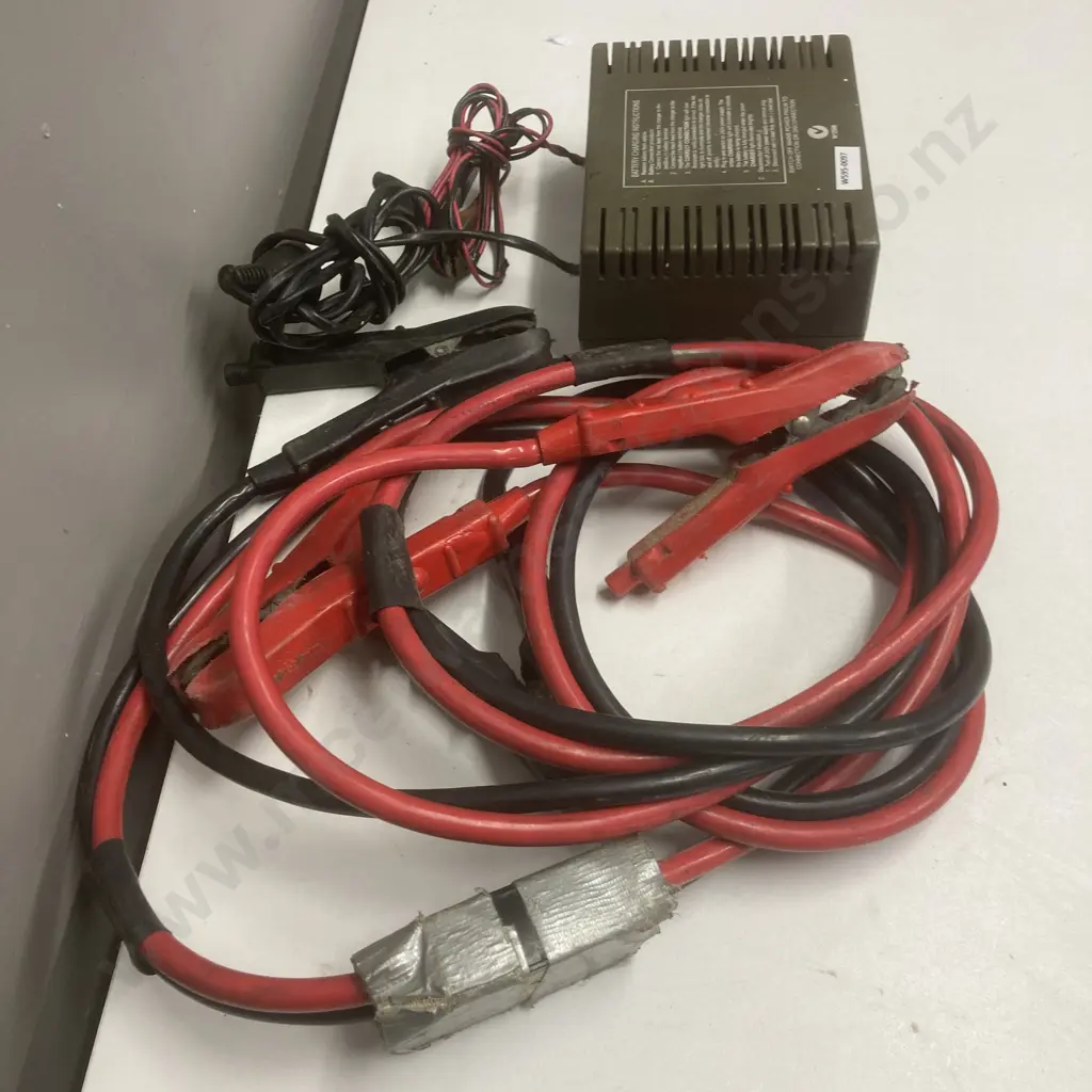 Projecta Battery Charger 12V 4750mA & Set of Jumper Leads Image 1++