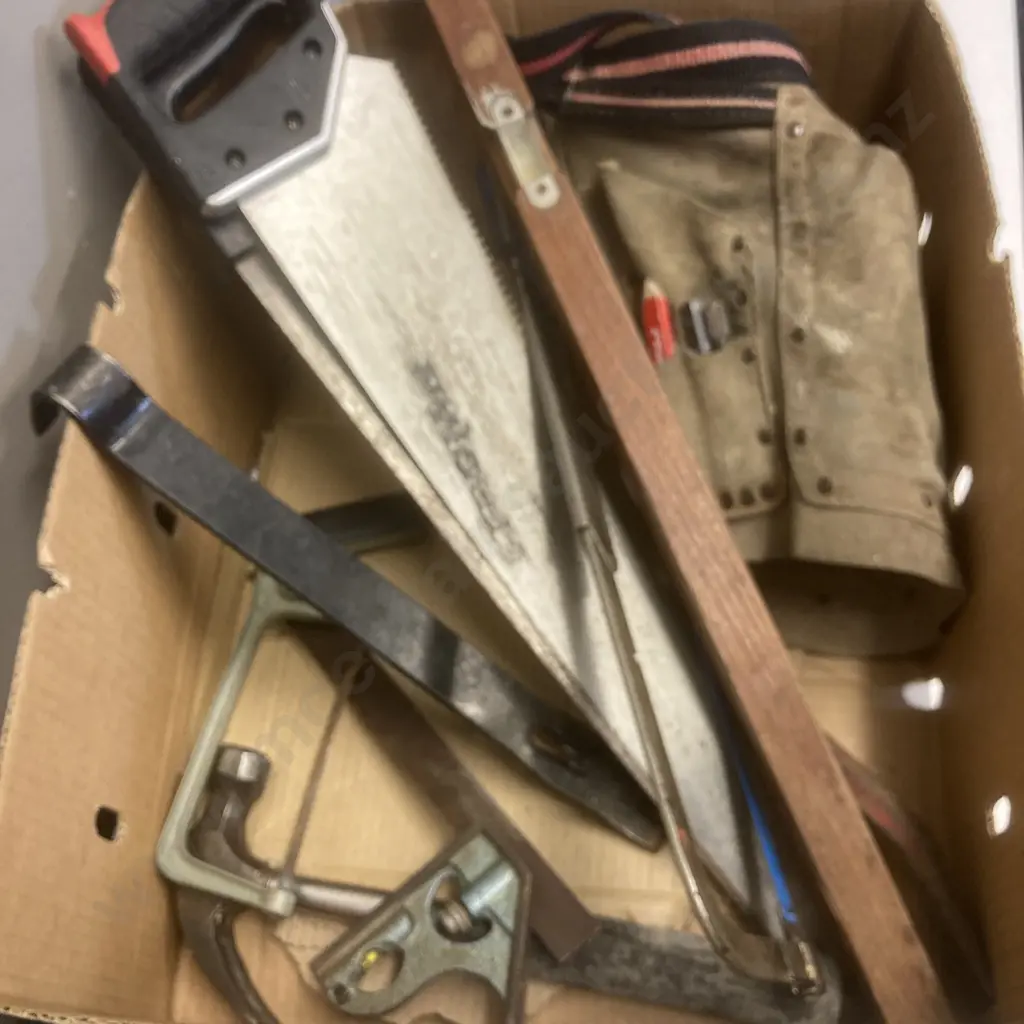 Box Lot Builders Apron & Tools, 90cm Stabila 133a Wooden Level, Etc Image 1++