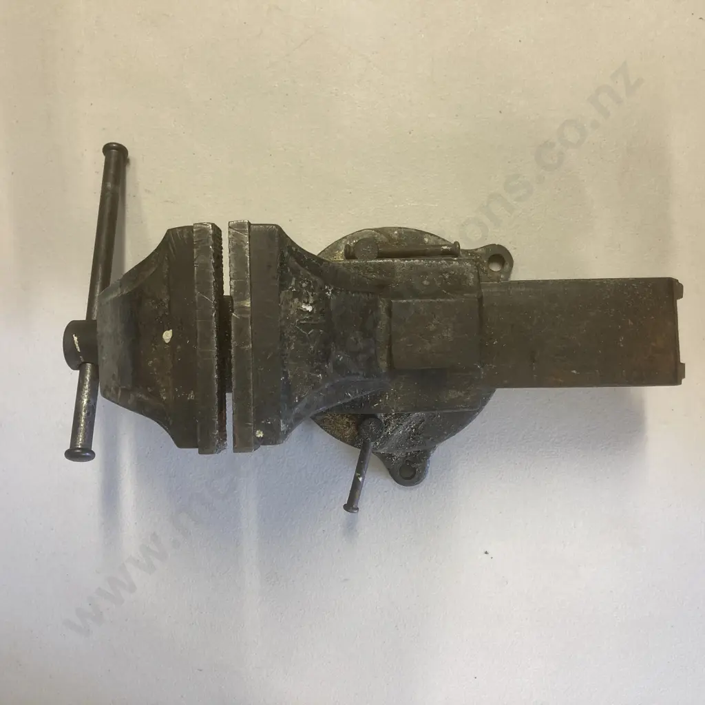 Large Bench Vice Marked 125 Image 1++