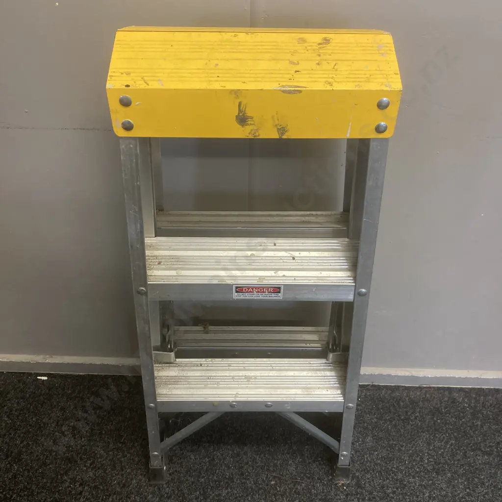 Rhino Industrial Double Sided Step Ladder 150Kg Image 1++