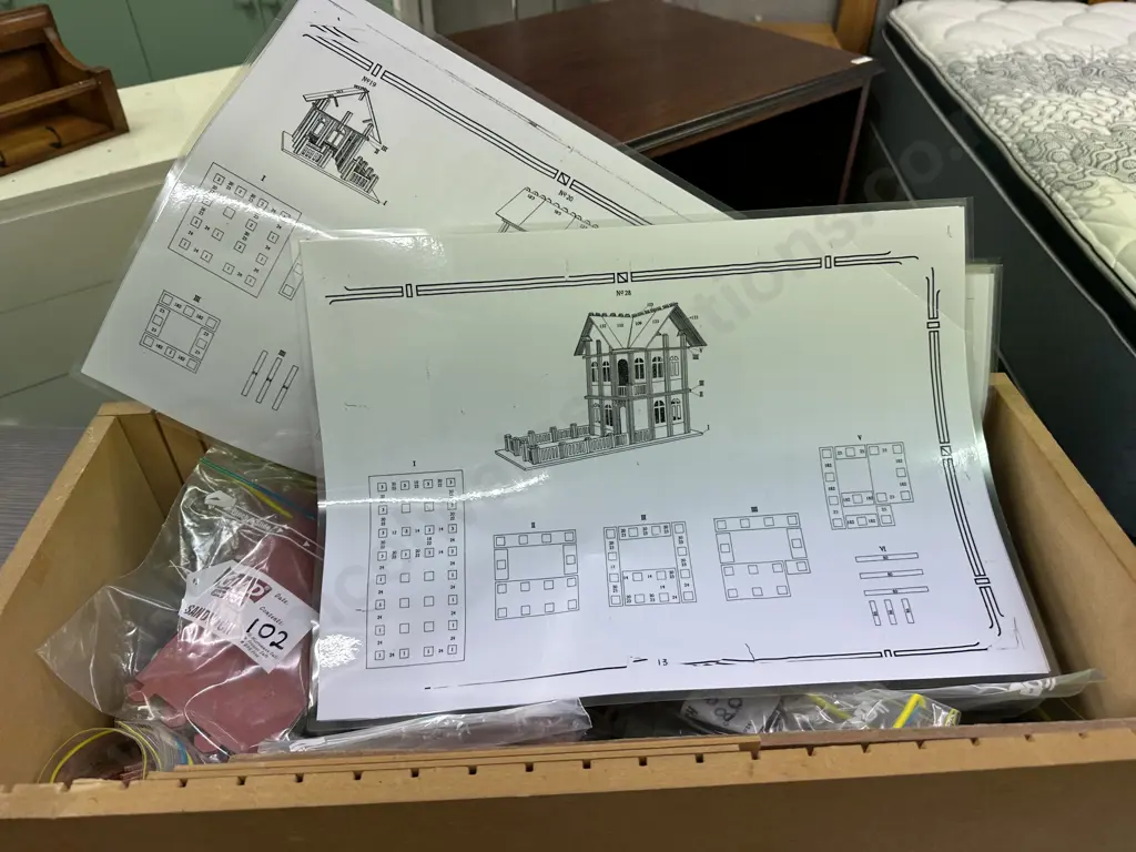 Vintage Dolls House Kit Image 1++
