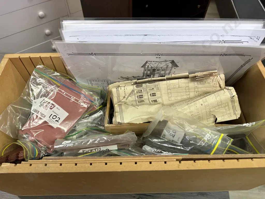 Vintage Dolls House Kit Image 1++