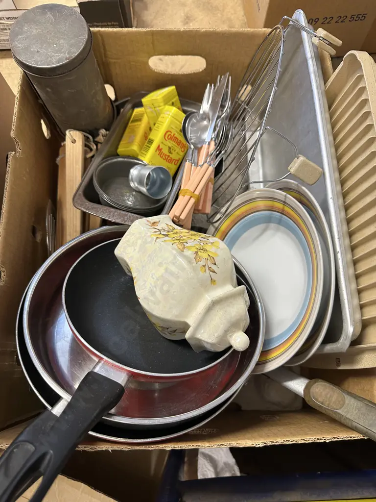 Box Of Vintage Items Including Pans, Tins, Etc Image 1++