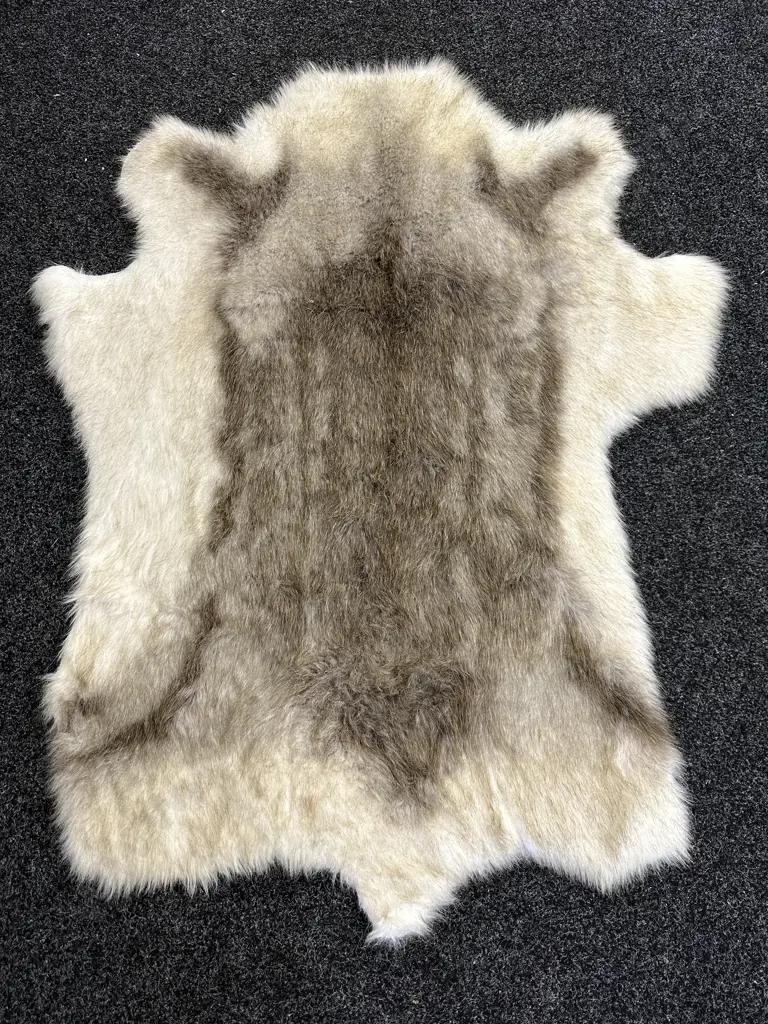 Faux Fur Floor Rug / Throw, 133 x 105 Image 1++